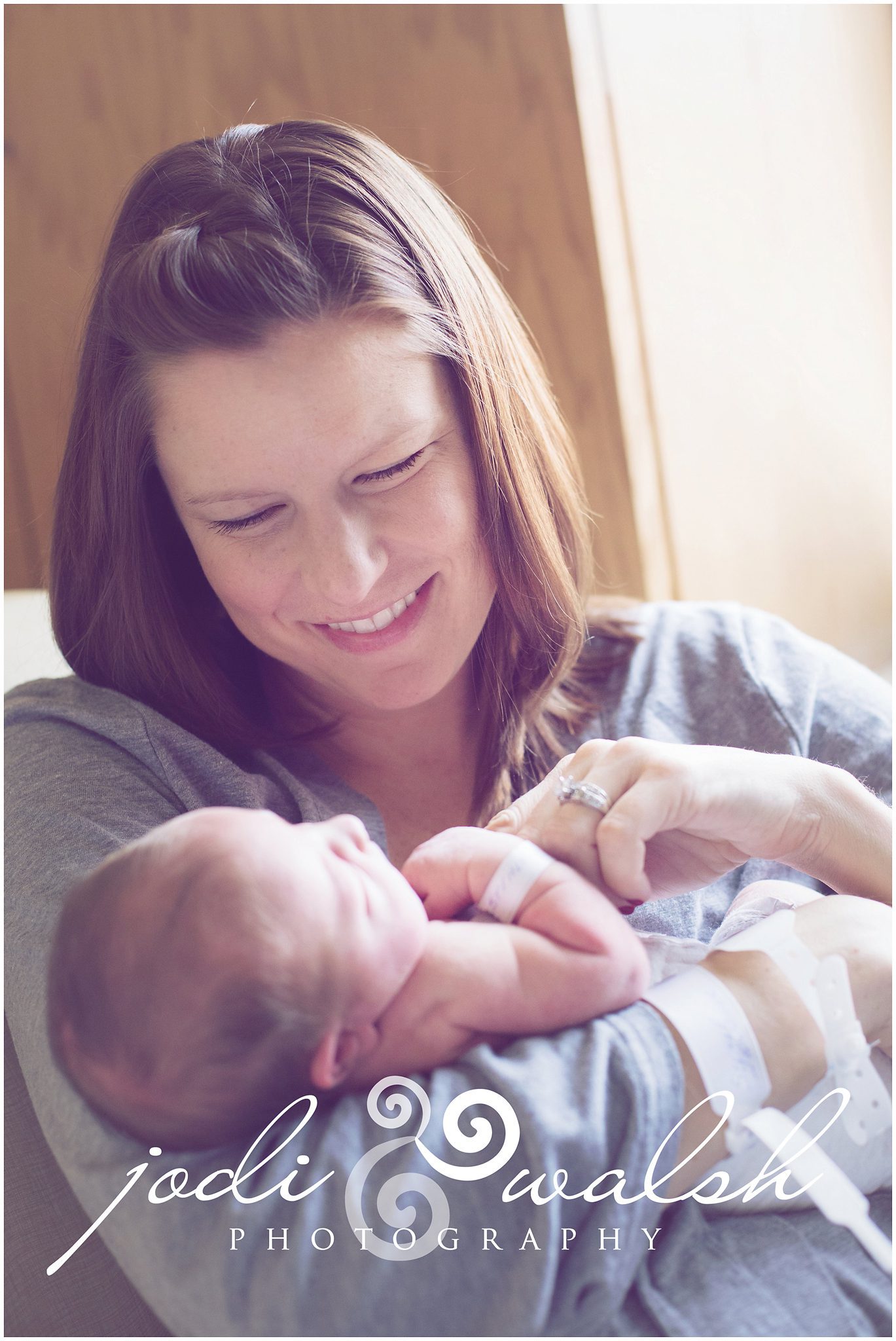 Pittsburgh newborn photography, mother and child, hospital family photos, Fresh48