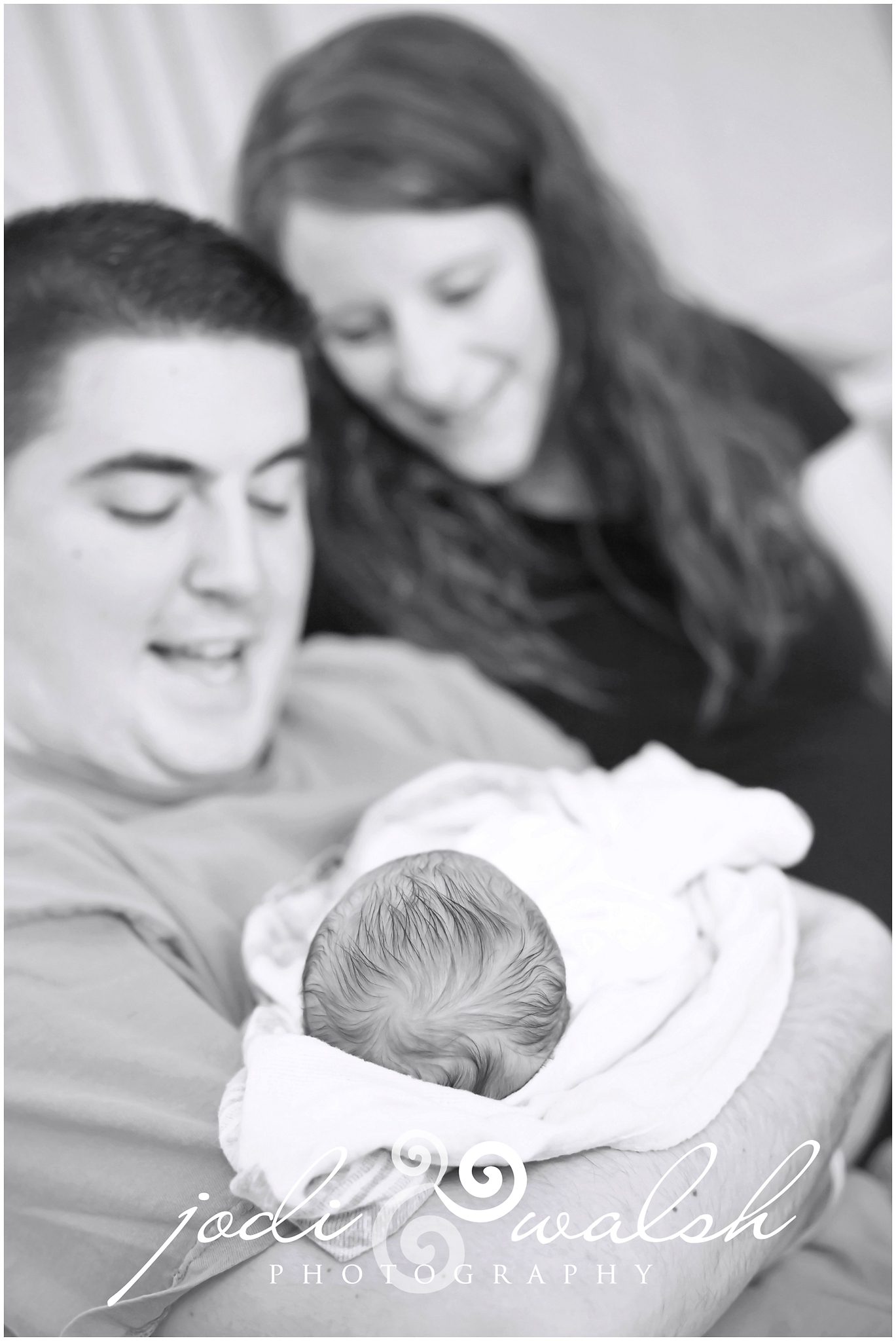 newborn, Fresh48, hospital family photos, black and white