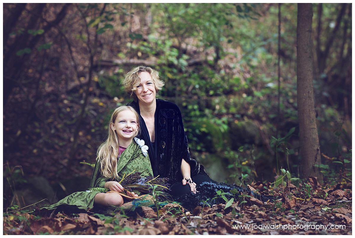 mother and daughter sitting in the woods of Schenley Park, Pittsburgh locations